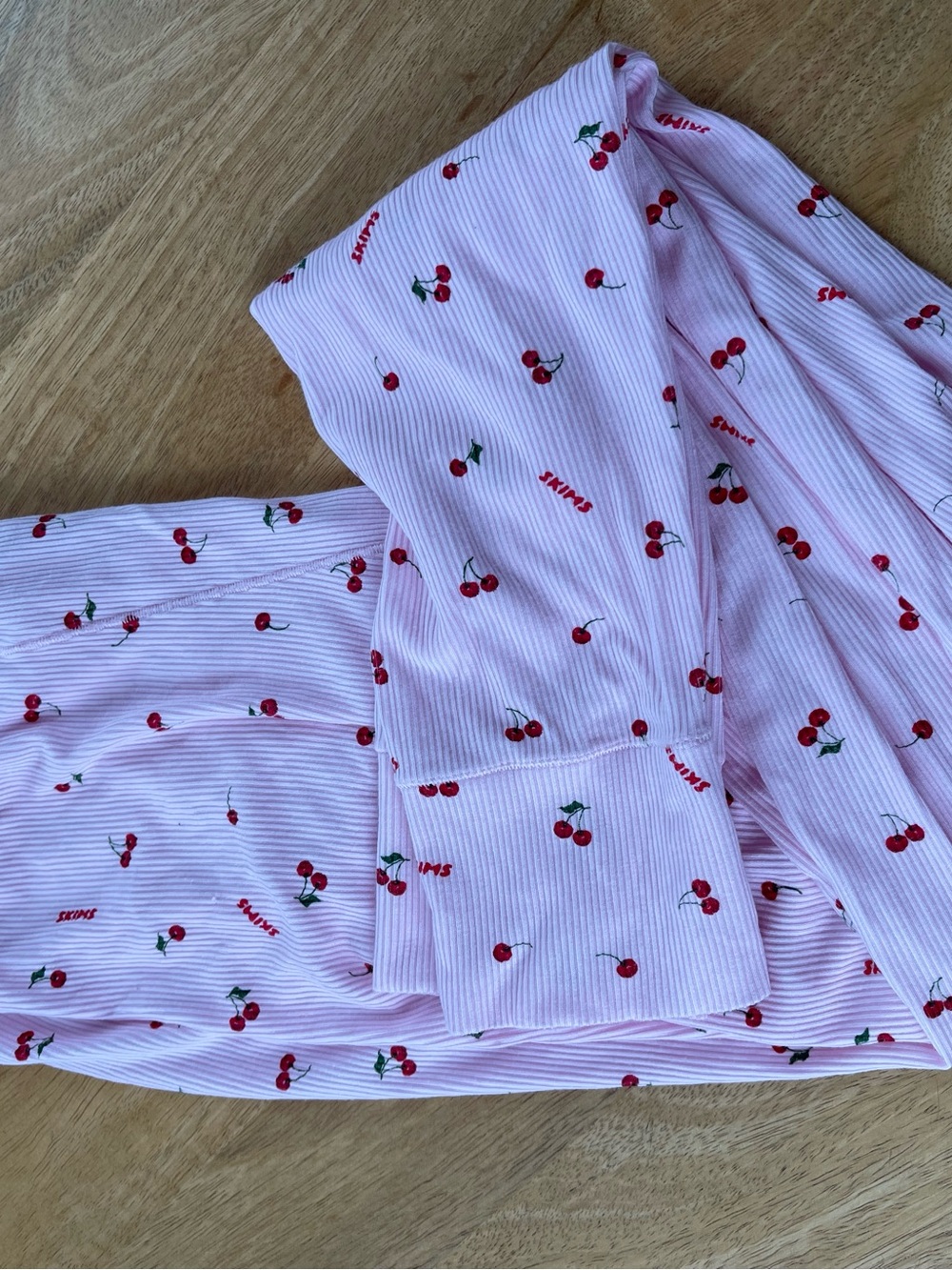 Skims Cherry Ribbed Pajama bottom - Picture 3 of 5
